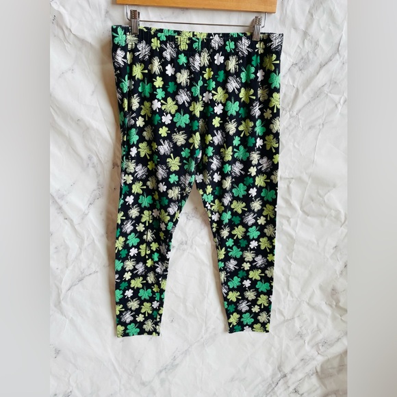 Women’s St Patrick’s day leggings with clovers - Picture 1 of 2